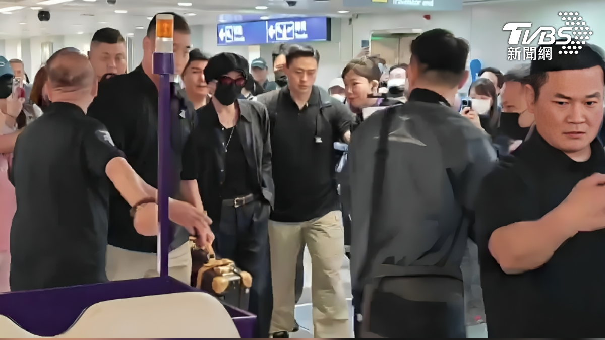 GD權志龍一身黑色裝扮。(圖/林志偉攝)