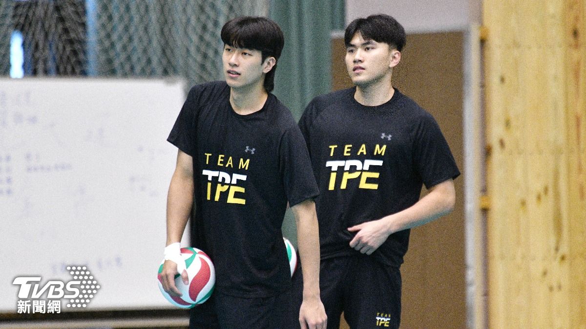 世大運男排選手溫逸凱、張育陞。(圖/胡瑞麒攝)