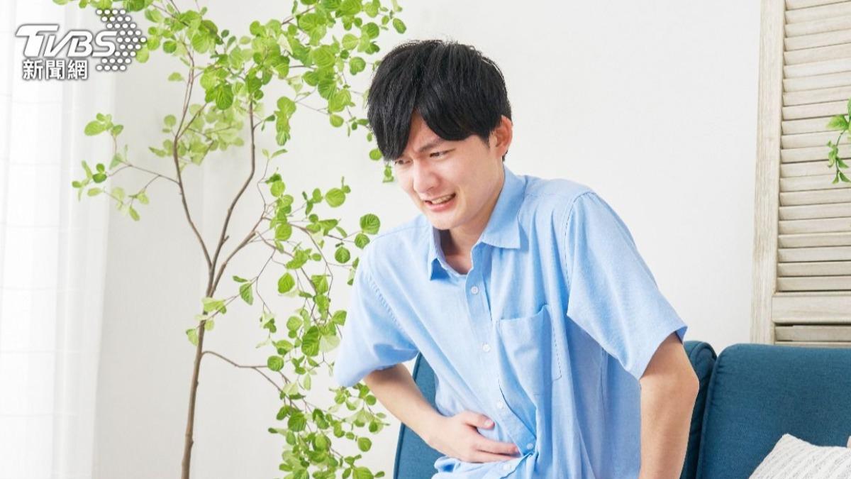 一名40歲公務員3年來飽受胃痛困擾，就醫檢查確診為幽門螺旋桿菌感染。（示意圖，與事件無關／shutterstock達志影像）