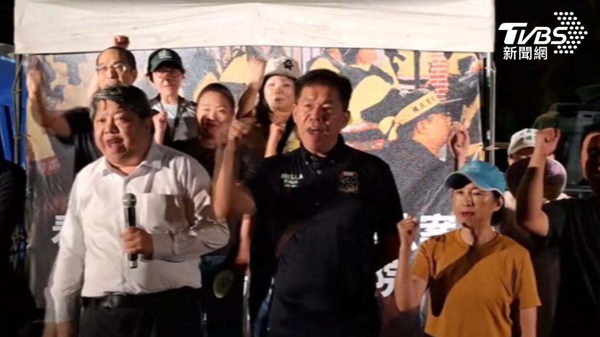 民團號召青鳥重返立院，呼籲藍白停審爭議法案。（圖／TVBS）