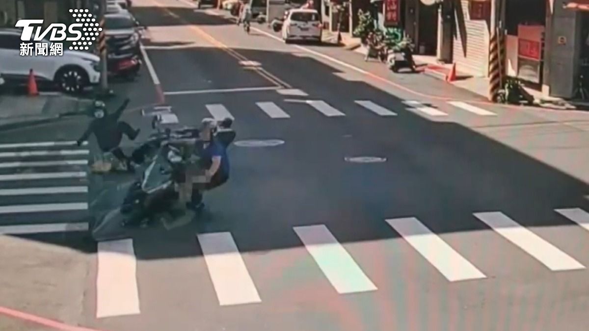 有片/撞擊力道太猛!花蓮2騎士相撞 人車噴飛後「記憶全無」
