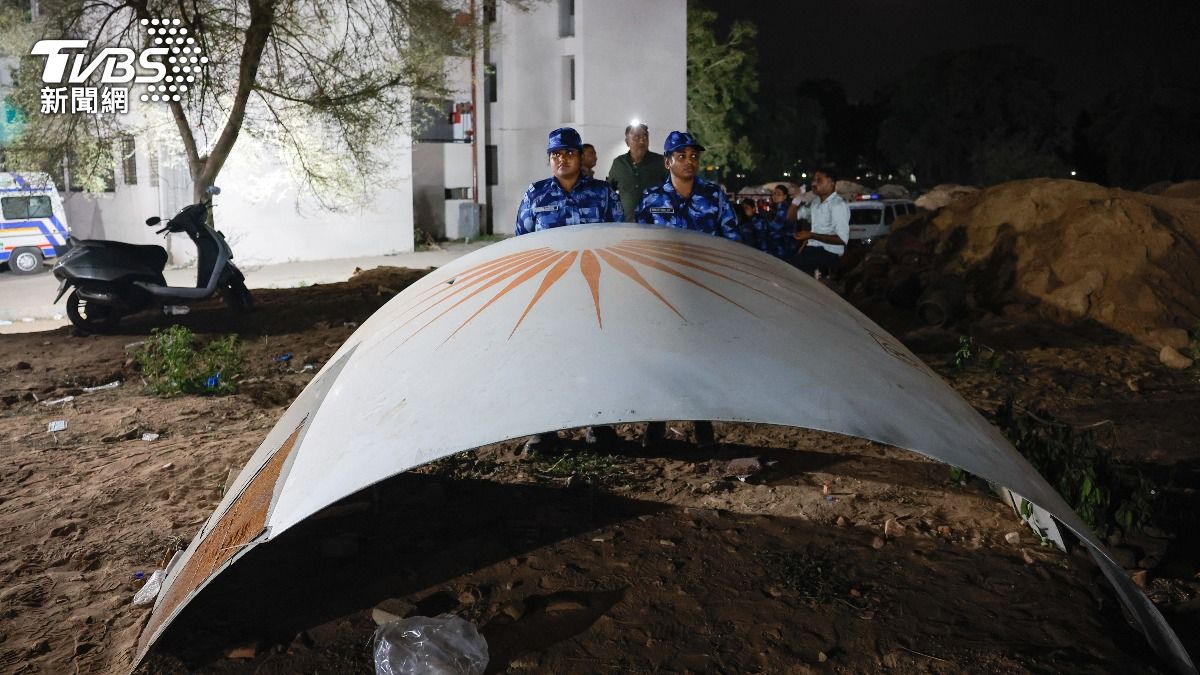 印度航空編號AI171的飛機上個月12日發生墜毀事故、震驚全球。(圖/達志影像路透社)