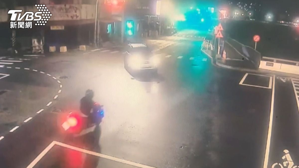18歲男無照騎車 台中路口撞汽車身亡。(圖/警方提供