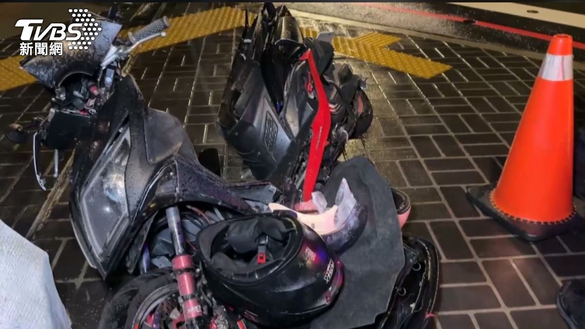 剛滿18歲!男無照騎車 凌晨路口攔腰撞車亡。(圖/TVBS)
