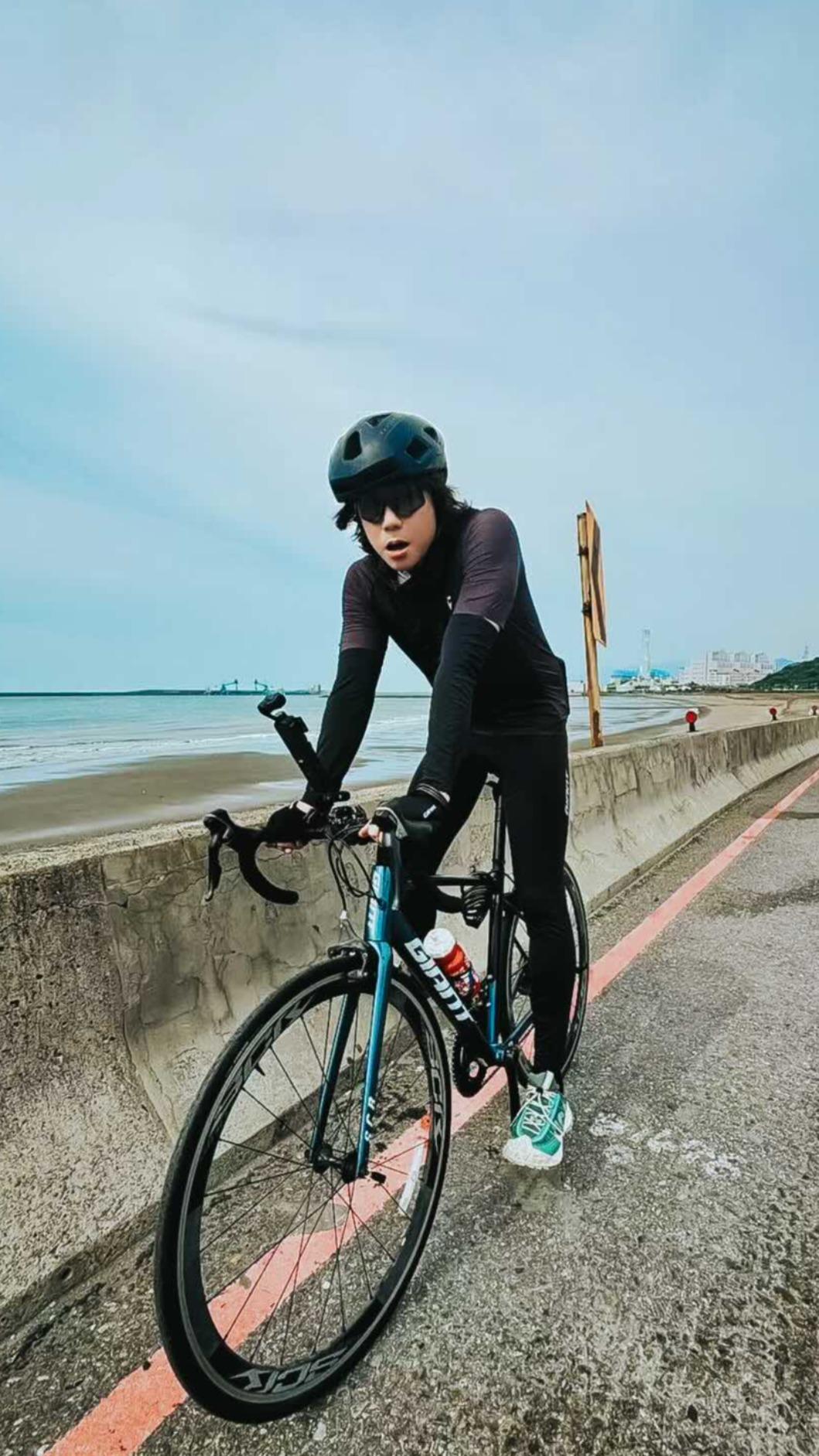 霸天用單車從台北騎到高雄超熱血。（圖／不搖就滾提供）