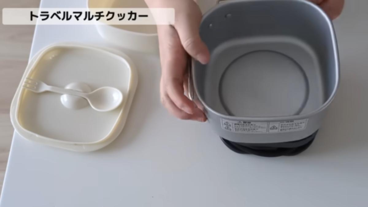 田村所攜帶的旅行快煮壺。(圖/翻攝自団地で暮らす旅好きミニマリストYouTube)