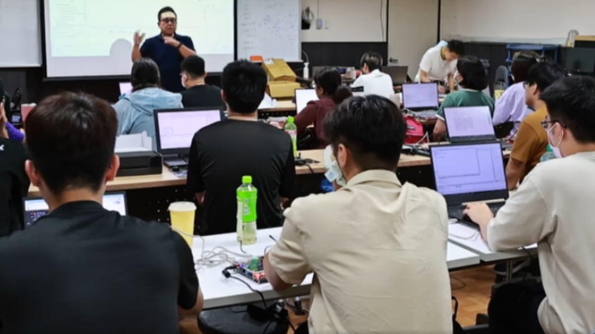 三個月培訓,文組也能跨界進入半導體產業。(圖/TVBS)