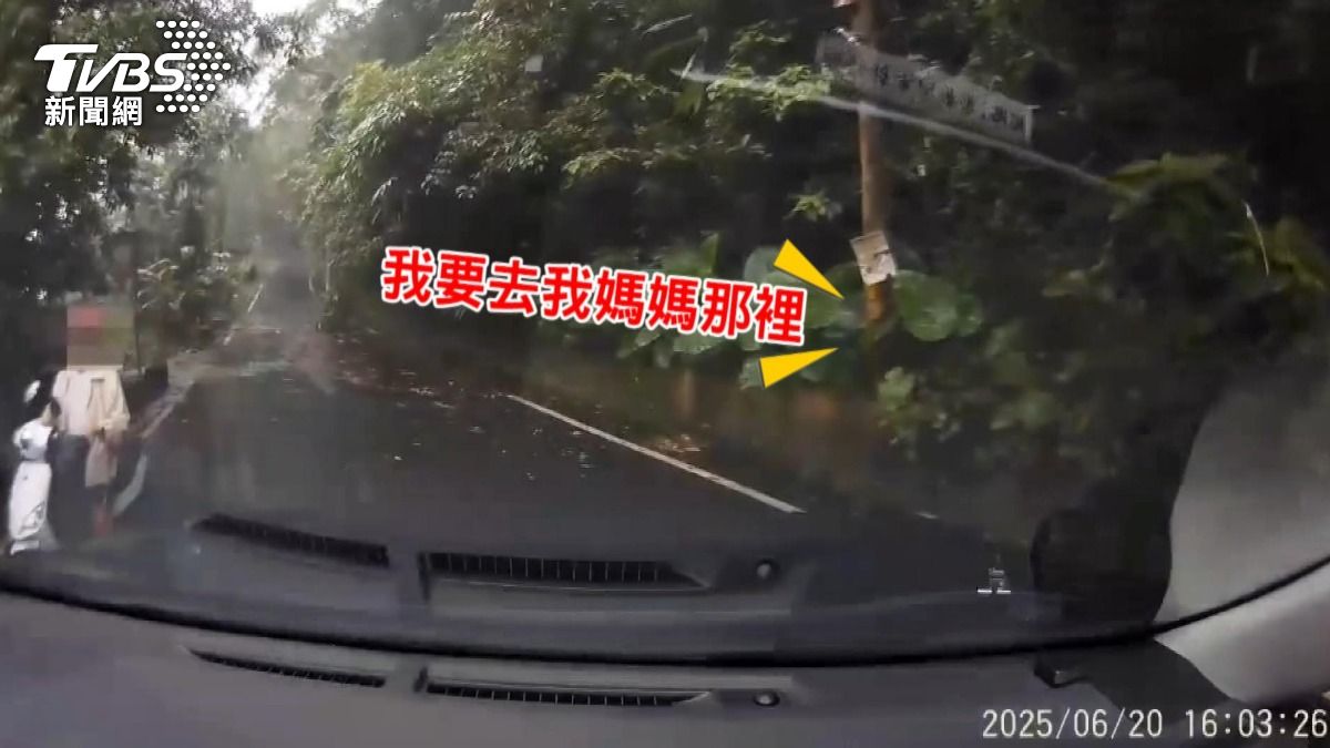 失智老伯雨中尋亡母，向警方說：我要去我媽媽那裡！(圖／警方提供)