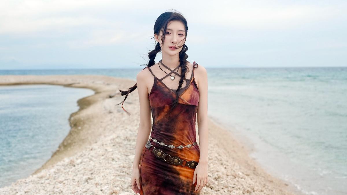 霸榜小天后是她!陳華俏登紐約時代廣場 赴無人島取景超驚嚇