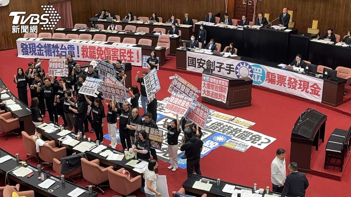快訊/全民普發一萬過了! 立院三讀藍版特別條例