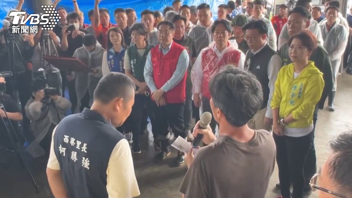 總統賴清德、市長黃偉哲親臨災區，向災民致歉。（圖／TVBS）