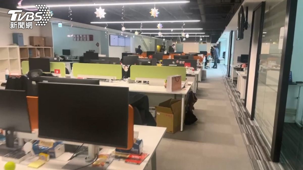 街口支付母公司遭查封,近三百名員工臨時被通知居家辦公,公司解釋是因樓上裝潢,和查封無關。 (圖/TVBS)