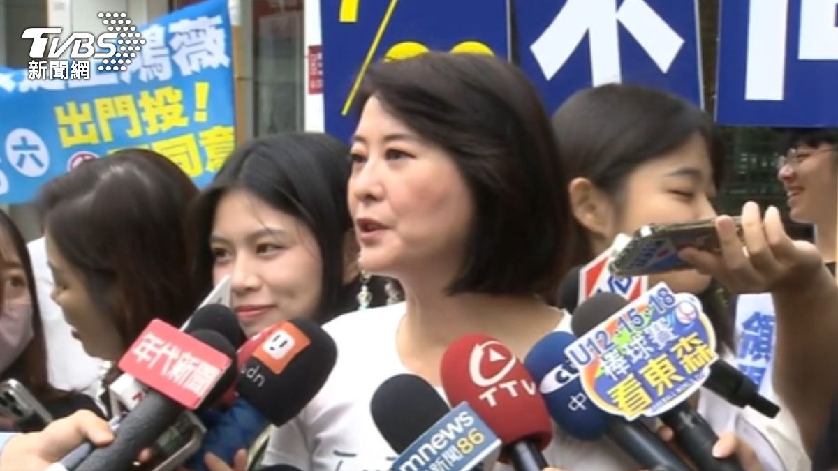 尷尬! 許生日願望 王鴻薇口誤:大罷免大成功