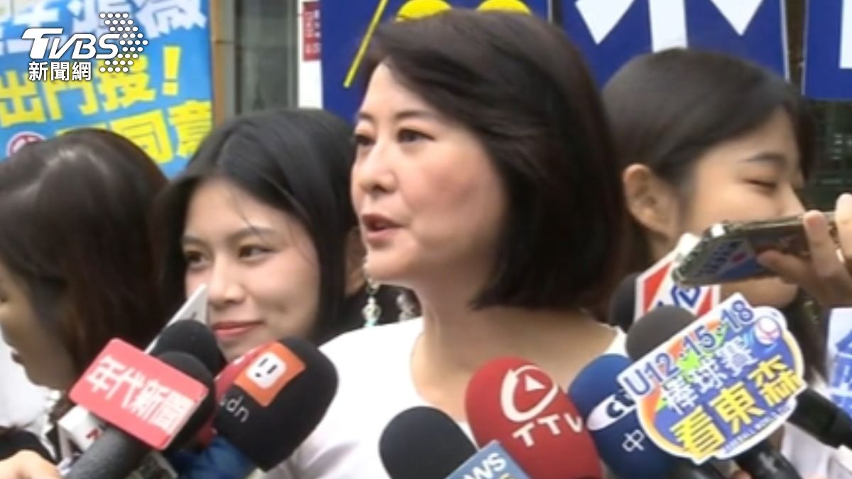 尷尬! 許生日願望 王鴻薇口誤:大罷免大成功(圖/TVBS)