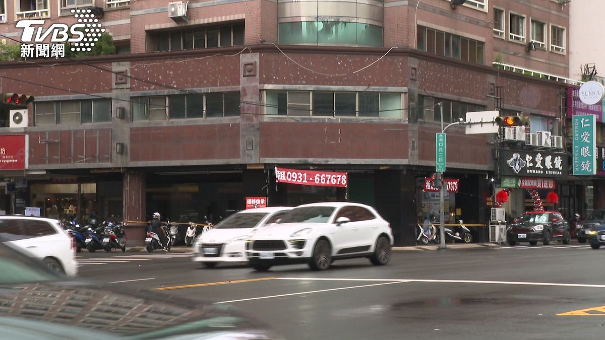 眼鏡連鎖店棄黃金三角窗 租金壓力迫使商家重新定位。(圖/TVBS)