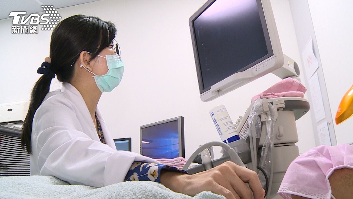 心悸手抖別輕忽!甲狀腺亢進恐致心臟衰竭。(圖/TVBS)