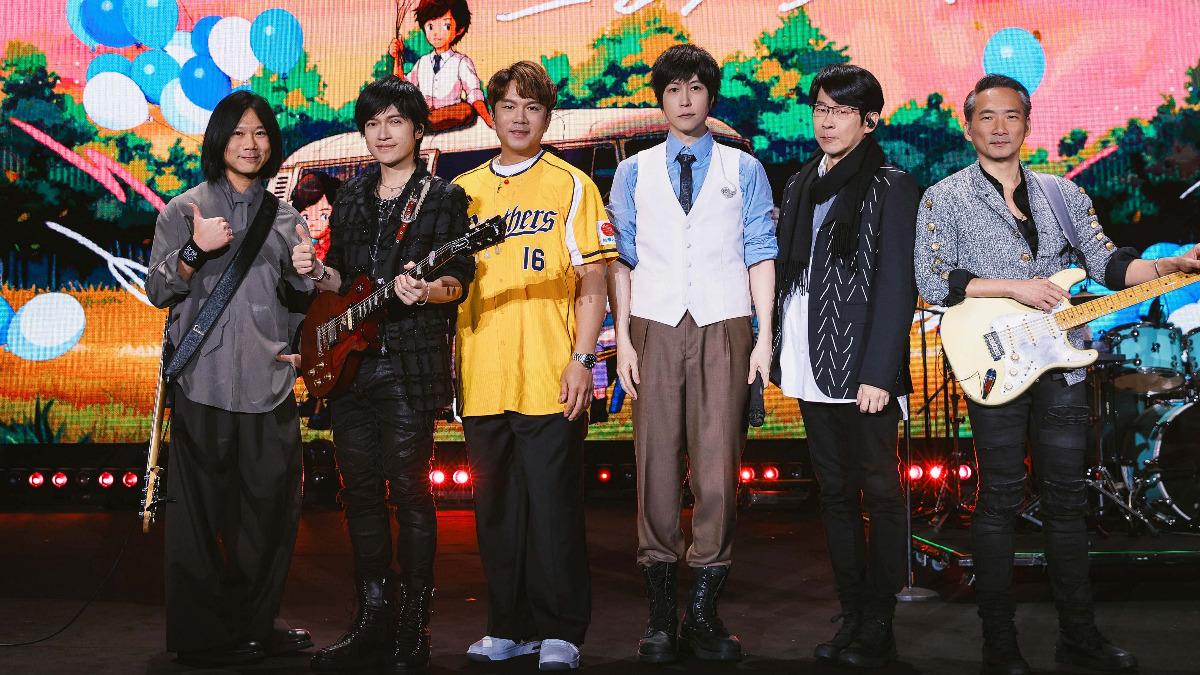 五月天年初在花蓮開唱,約周思齊擔任大巨蛋演唱會嘉賓。(圖/相信音樂提供)