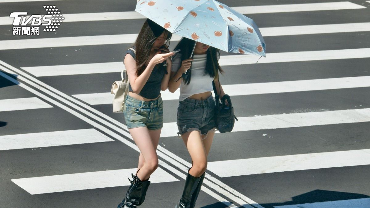 明天天氣／高溫續飆32度！「3地區」慎防雷雨彈　大變天時間曝