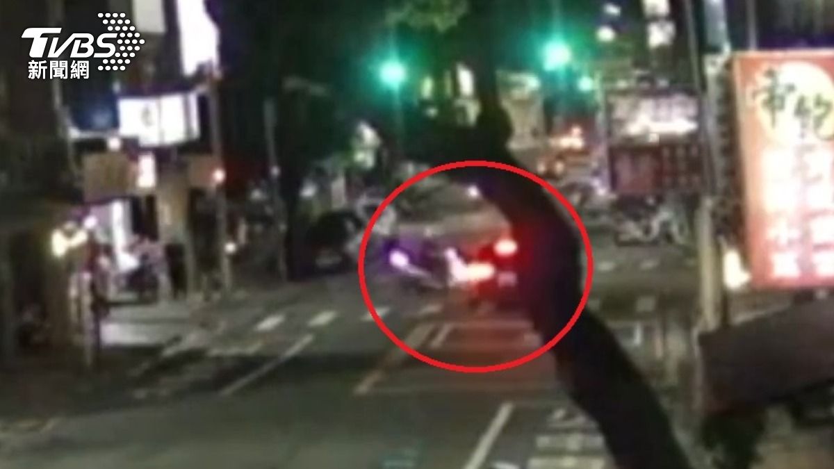 有片/新北警也出事!值勤趕現場遭「撞斷腿」影像曝光