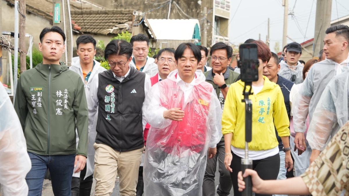 林俊憲、郭國文勘災照「陳亭妃全被擋」　網笑：每張都有深意