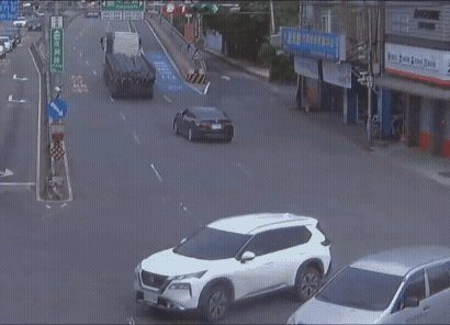 聯結車分離瞬間。(圖/TVBS)