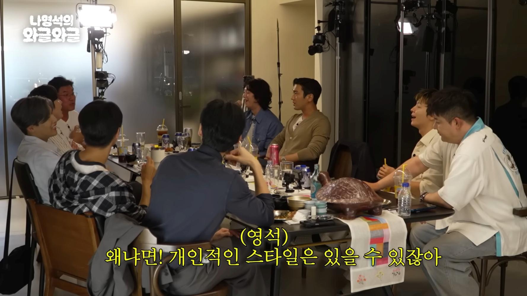 為了羅PD(左三)的節目SUPER JUNIOR齊聚一堂。(圖/翻攝自十五夜頻道YouTube)