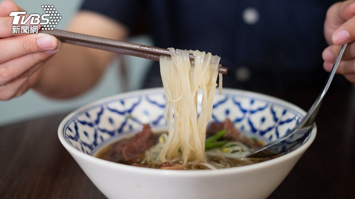 外食族減肥有望!吃乾麵熱量炸裂 營養師曝「湯麵+寬麵」輕鬆甩油