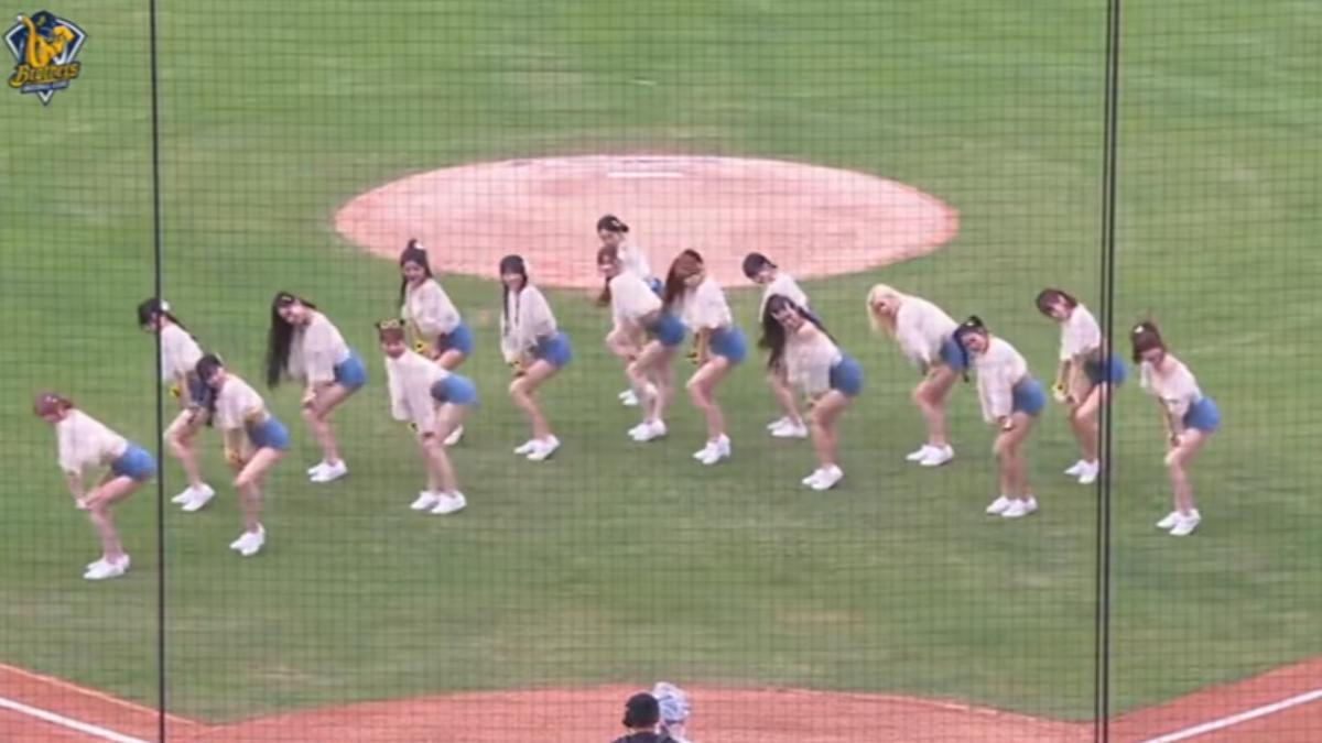 中信兄弟啦啦隊開場表演。（圖／中信兄弟提供）