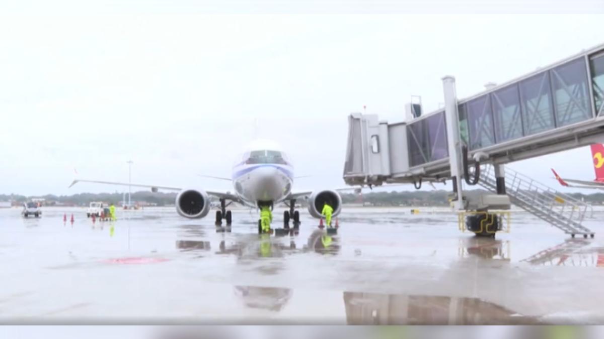 全自動化空橋的操作,全部都是在機場中控室遠程一鍵完成,蘭州機場的自動空橋有50個傳感器,確保對接過程快準穩。(圖/CCTV+)