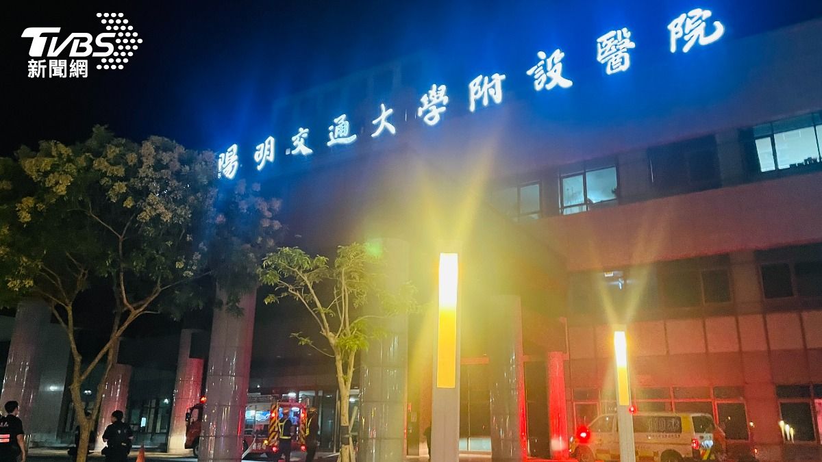 電箱惹禍,宜蘭陽大醫院竄火疏散102人。(圖/TVBS)