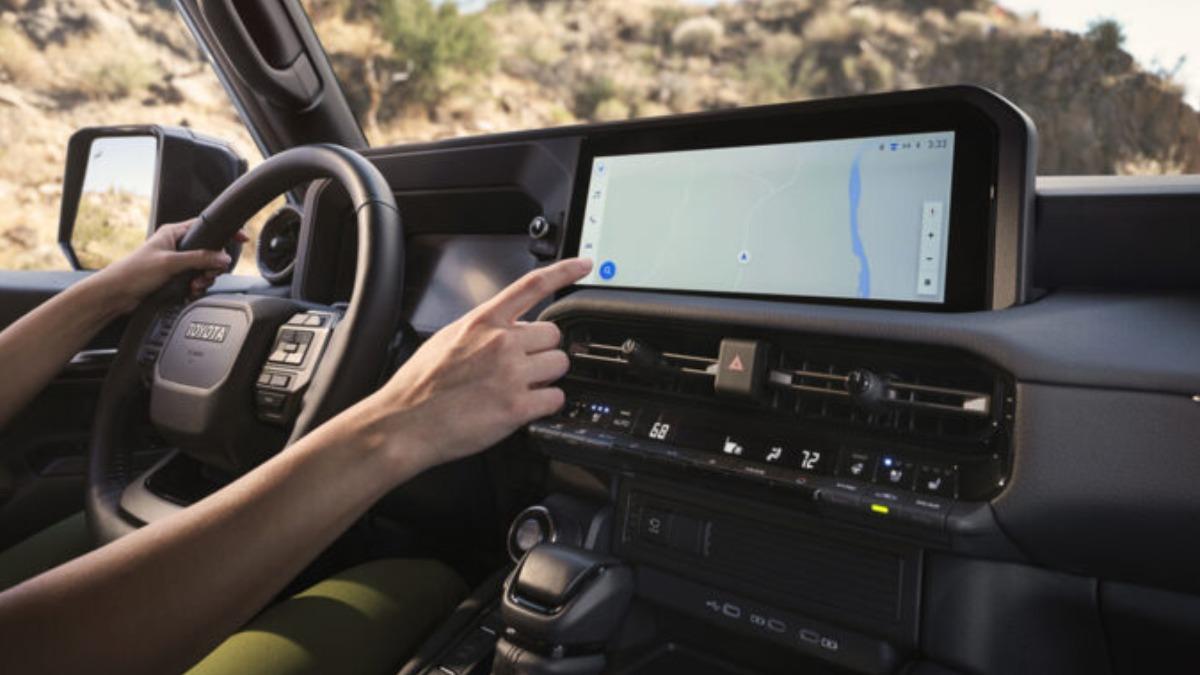 Land Cruiser 250標配雙12.3吋數位顯示介面。(圖/Toyota)
