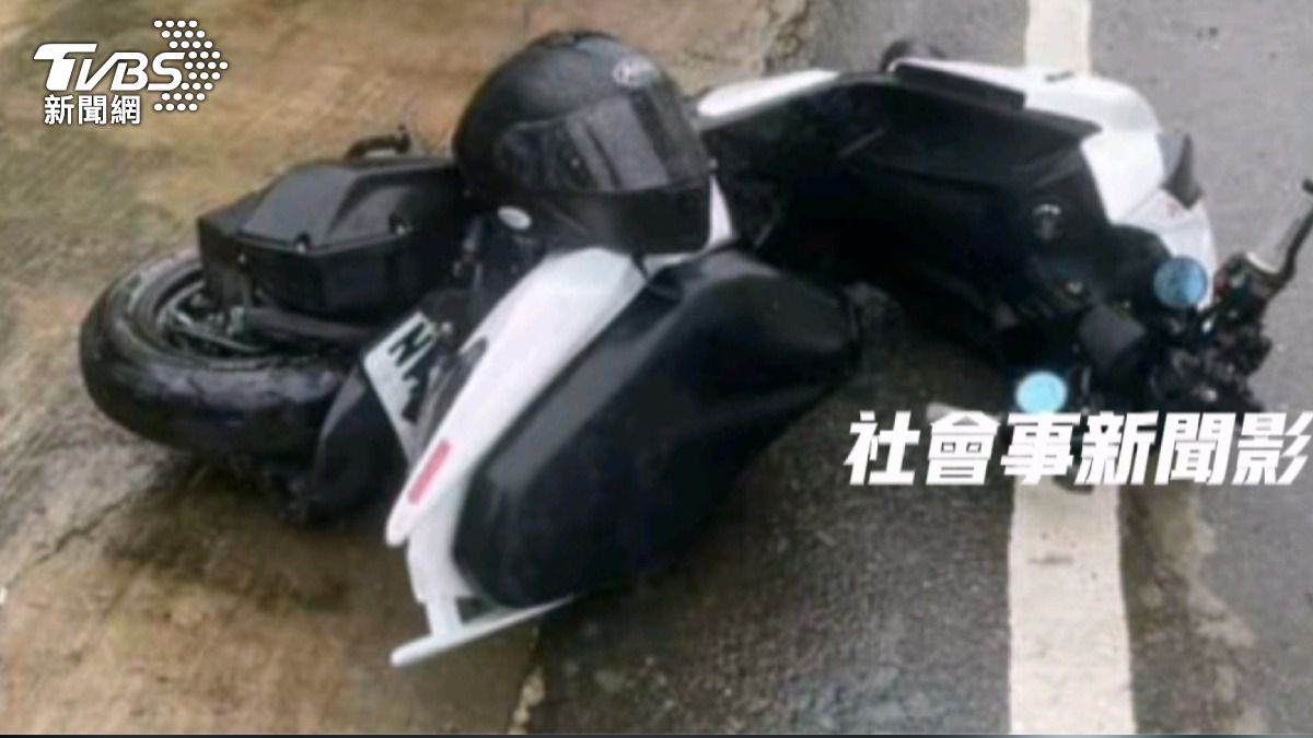 休旅車駕駛不滿被超車,加速尾隨,導致騎士被撞飛在地。(圖/社會事新聞影音)