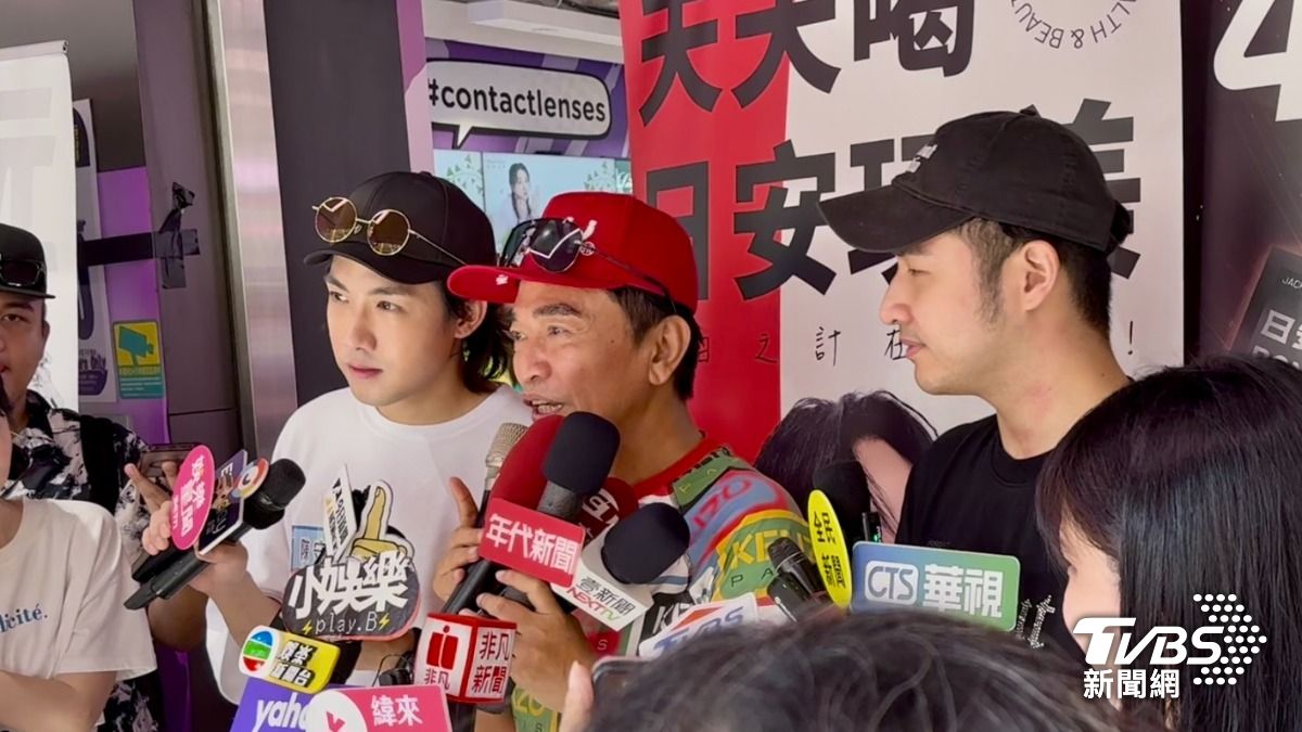 吳宗憲擔任一日店長。(圖/林彥君攝)