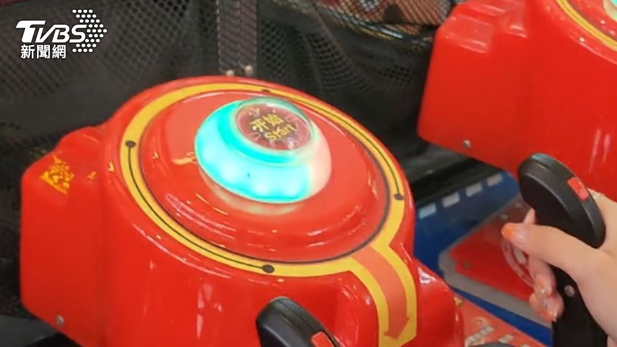 遊戲機台多為簡體字。(圖/TVBS)