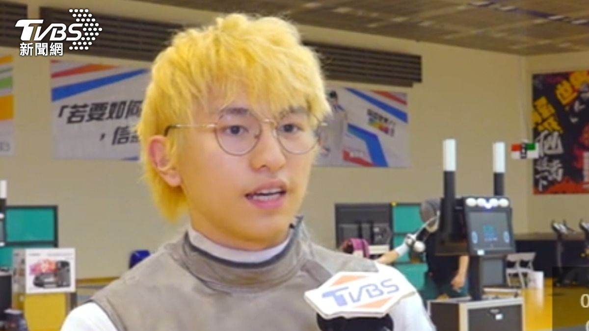 擊劍隊許勝閎備戰世大運。(圖/TVBS)