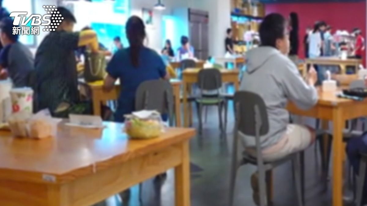 上班族共同用餐。（圖／TVBS）
