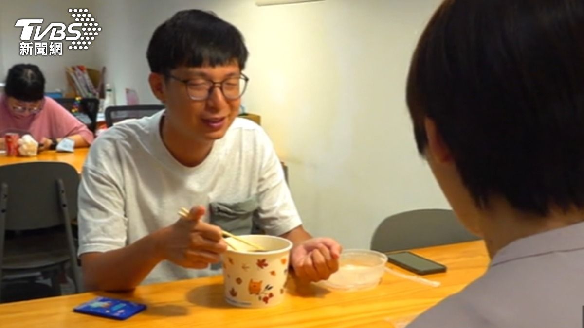 上班族共同用餐。（圖／TVBS）