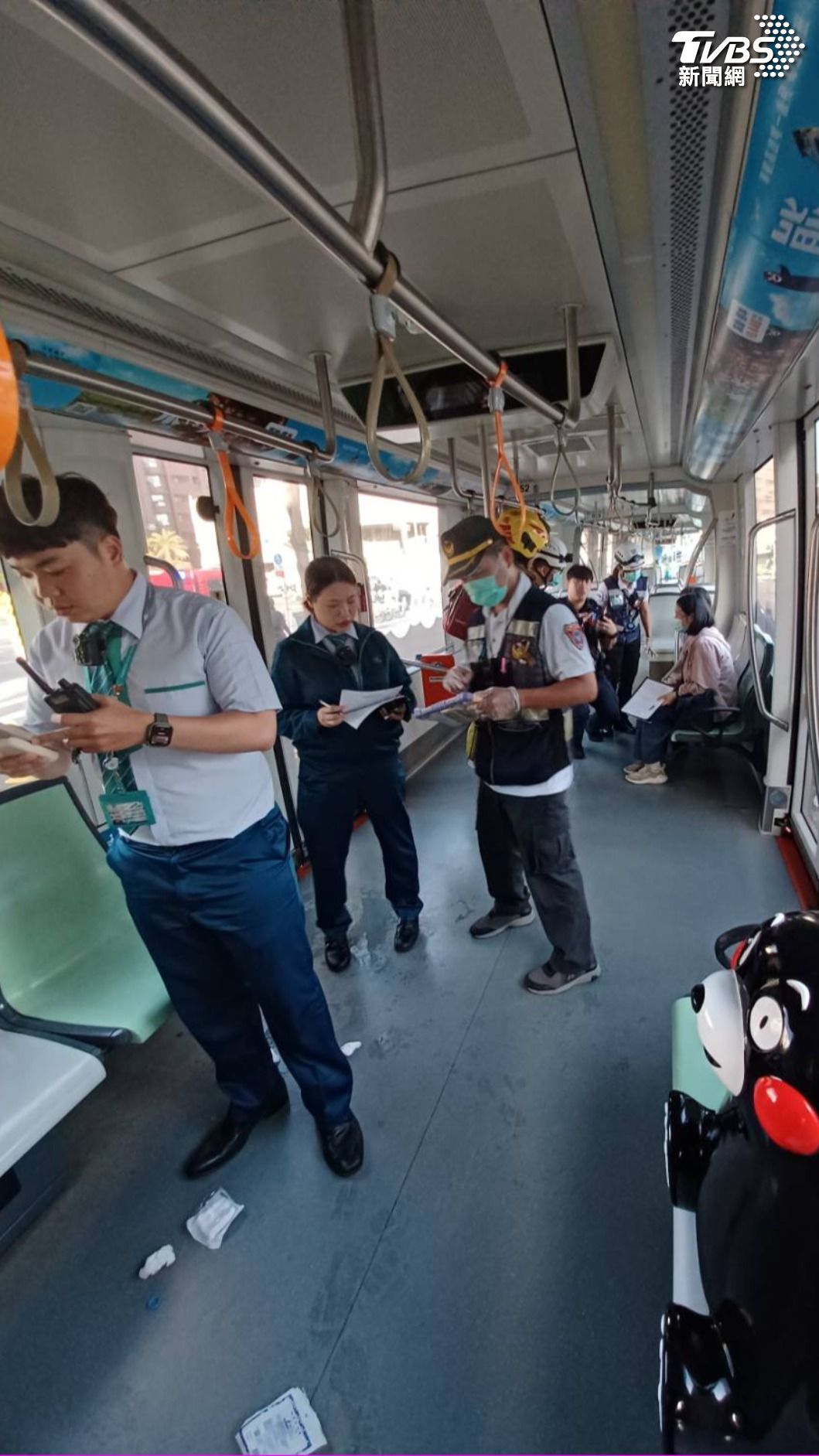 高雄輕軌開通最嚴重車禍，擦撞工程車釀7人傷（圖／TVBS）