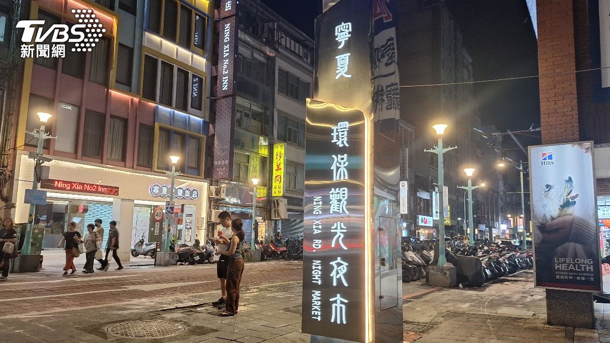 寧夏夜市大多數攤商皆有提供環保餐具。（圖／張庭暄攝）