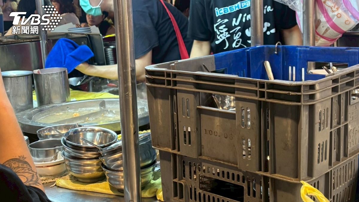 寧夏夜市多數可內用攤商皆有自備環保餐具。（圖／張庭暄攝）