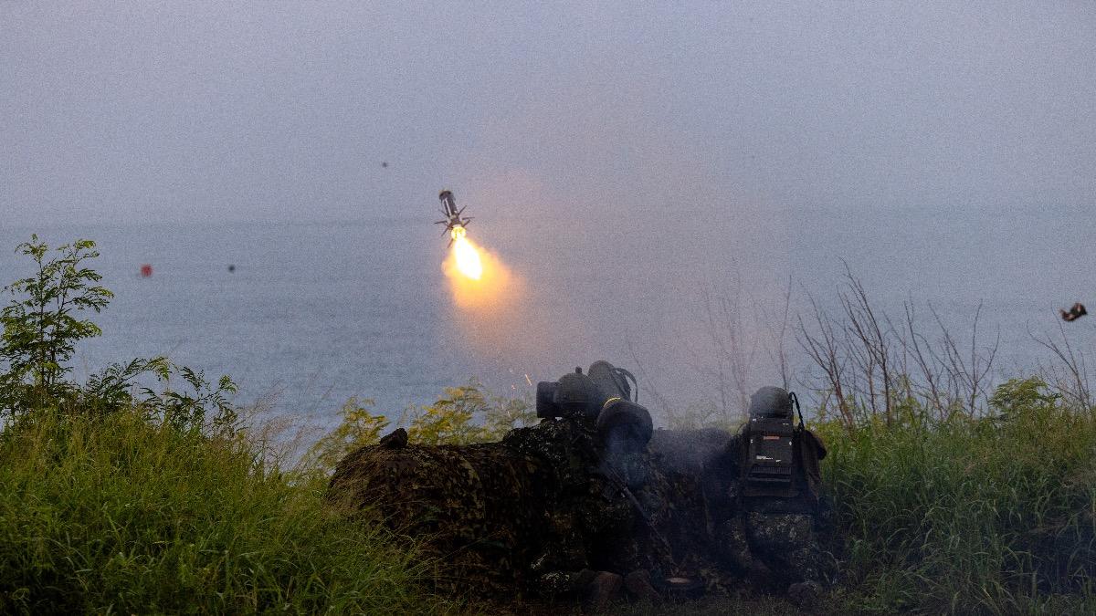 官兵執行標槍飛彈實彈射擊。(青年日報社提供)