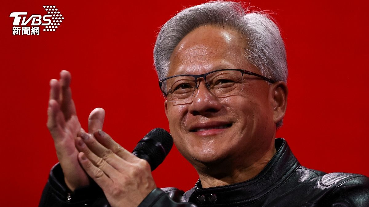 黃仁勳接受CNN專訪,表示不用擔心解放軍使用輝達晶片。(圖/達志影像歐新社)