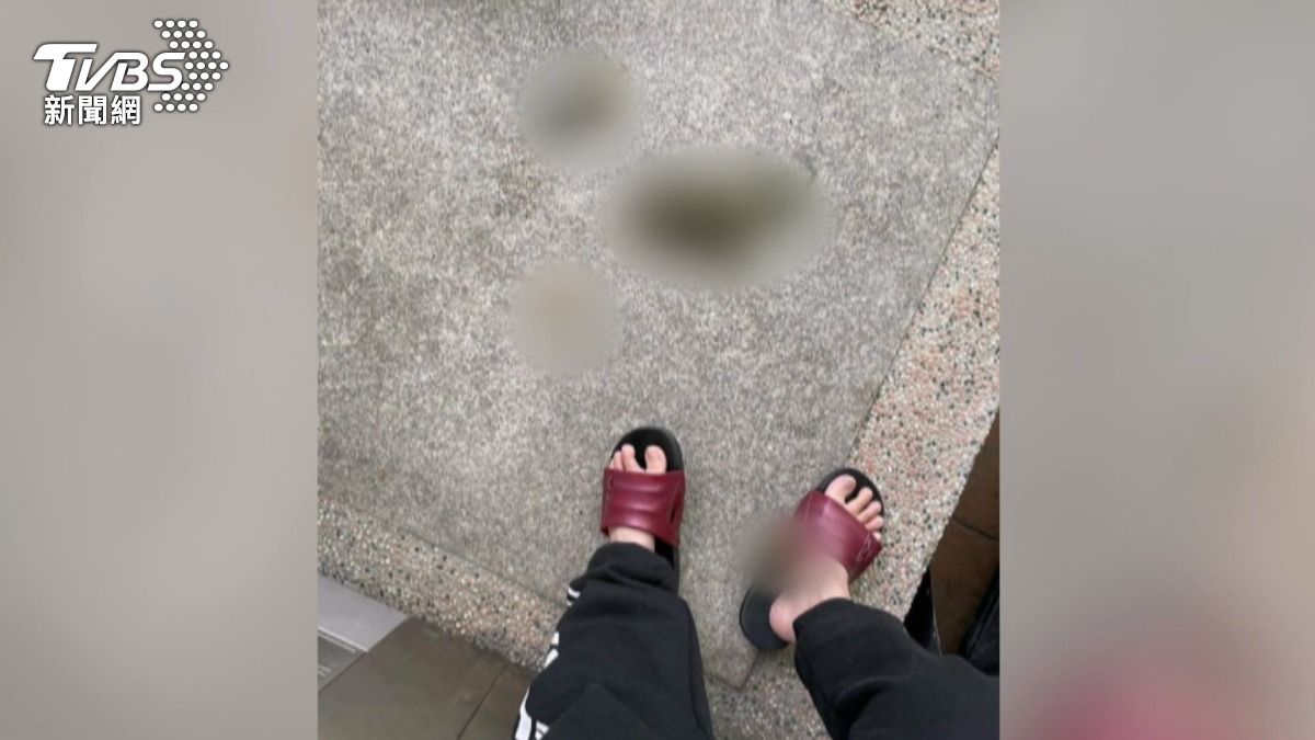出門就不慎踩中狗的排泄物，認為這簡直就像是陷阱。(圖／當事人提供)