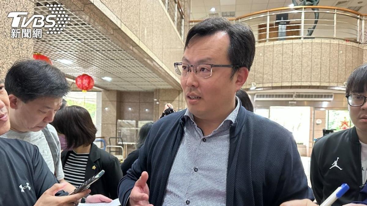 體育署長鄭世忠「北極考察」挨轟!親上火線回應 急取消行程