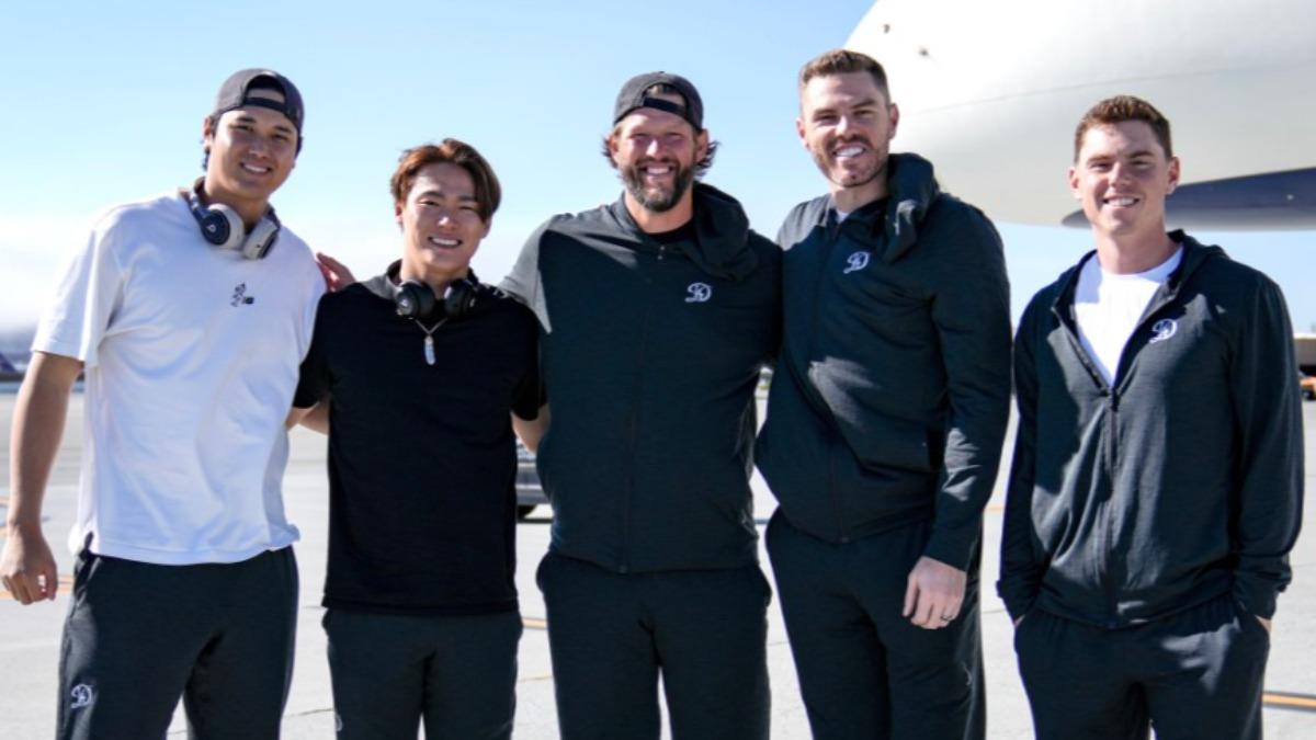 MLB/道奇5星齊搭機參加明星賽 大谷、山本「墊腳尖比身高」逗樂網