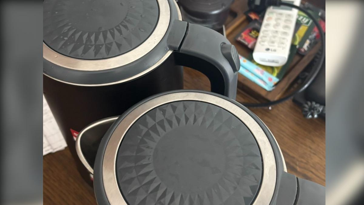 A小姐指出,壞掉的熱水壺與正常的熱水壺外觀沒有差別,而且雖然壺蓋壞掉但功能都還是正常。(圖/A小姐提供)