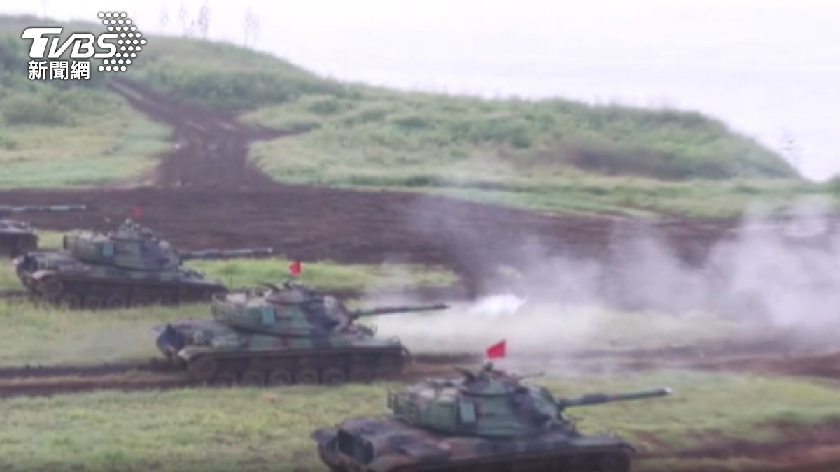 打到中為止！　澎湖反登陸要域火殲實彈射擊。（圖／TVBS）