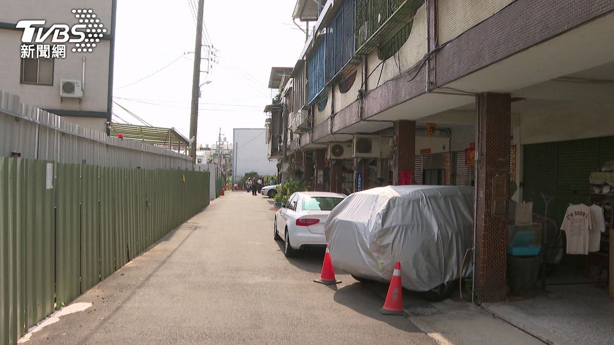 「這家建商」兩度被控釀災!住戶控房屋傾斜。(圖/TVBS)