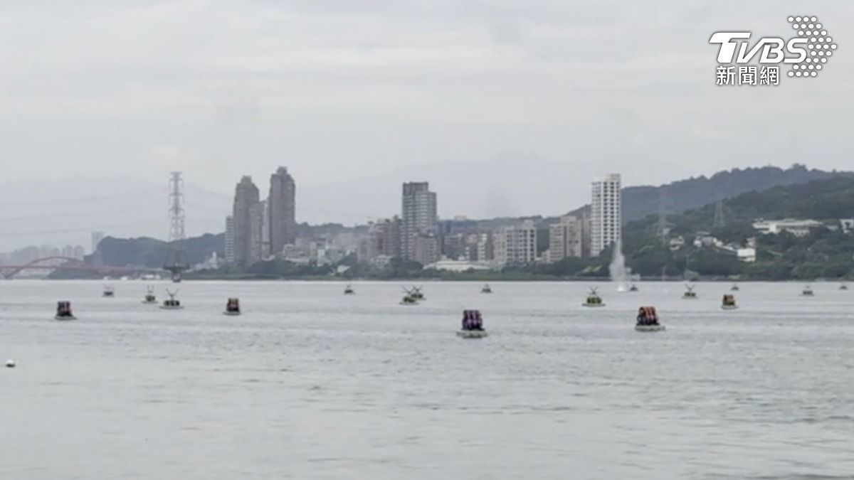 漢光演習進入反登陸階段,淡水河的河道阻絕演練,再次進行實爆驗證。(圖/TVBS)