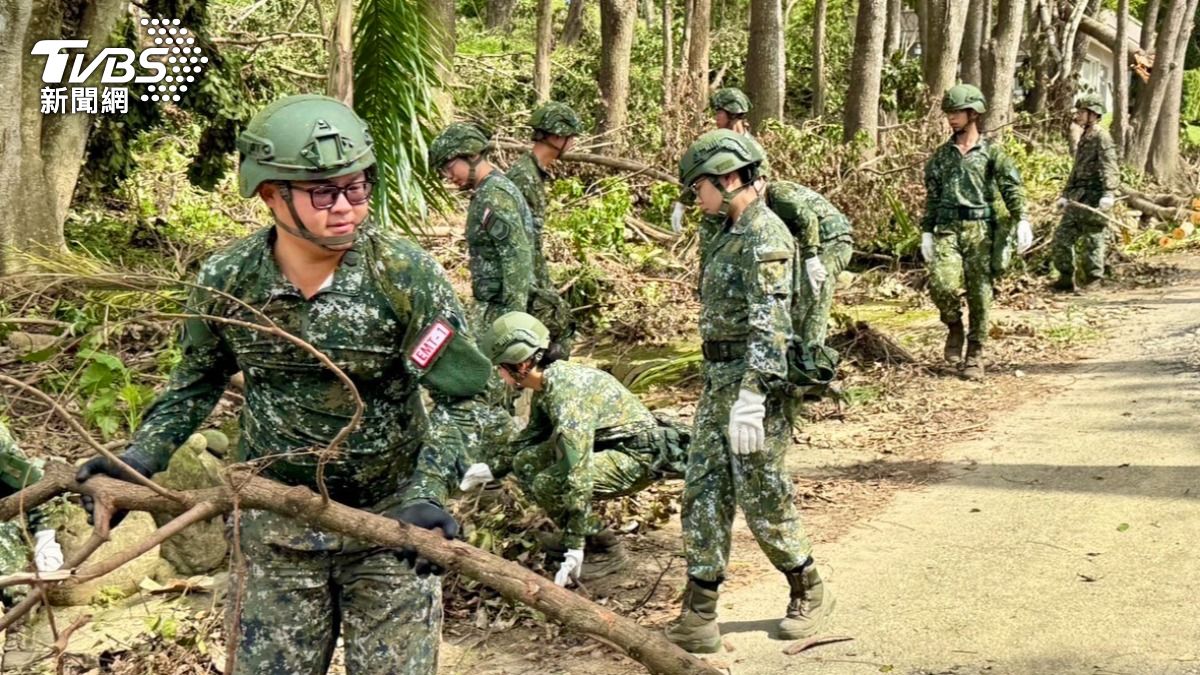 國軍辛苦了! 漢光實兵演練身兼救災任務